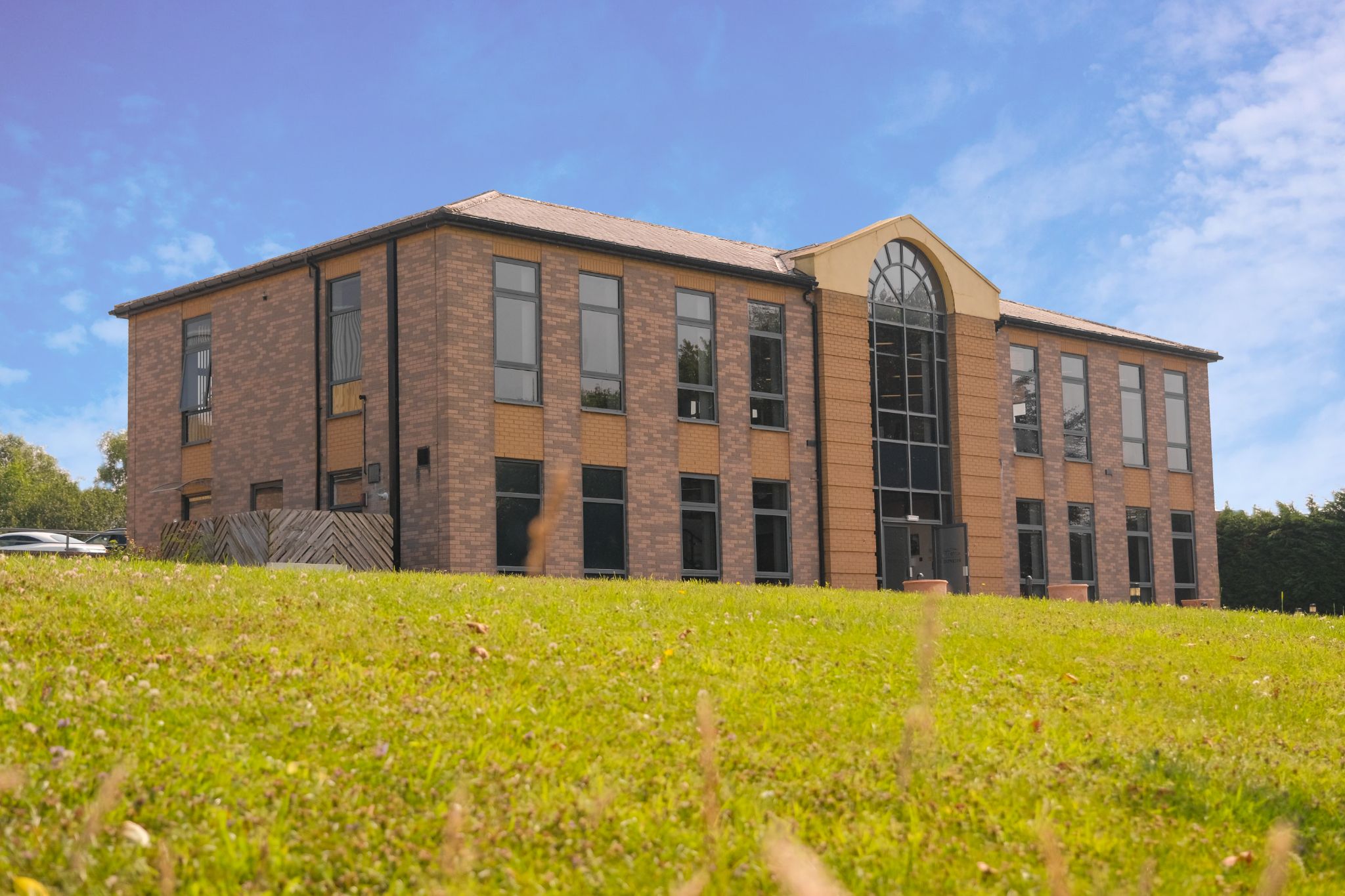 Auto100.Co.Uk Car dealership in SuttonInAshfield AutoTrader